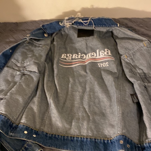 This beautiful Balenciaga denim jacket I only wore is once and is well kept - Picture 5 of 6